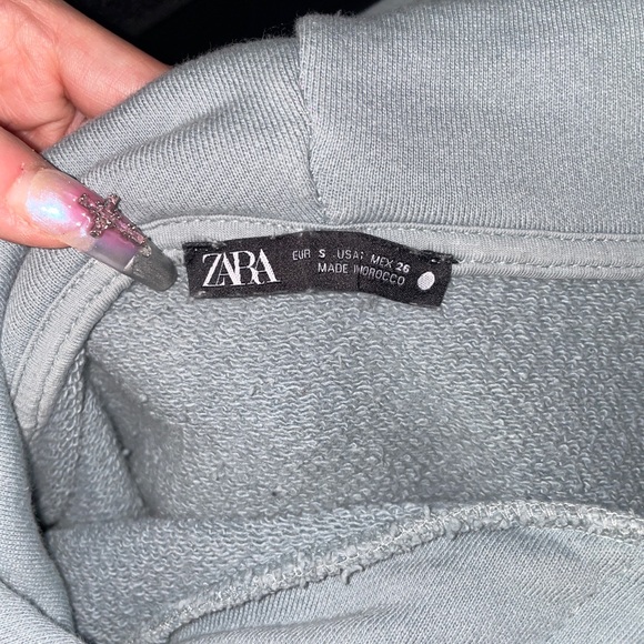 Zara Gray Pullover Hoodie with Drawstrings and Soft Texture - Picture 2 of 2